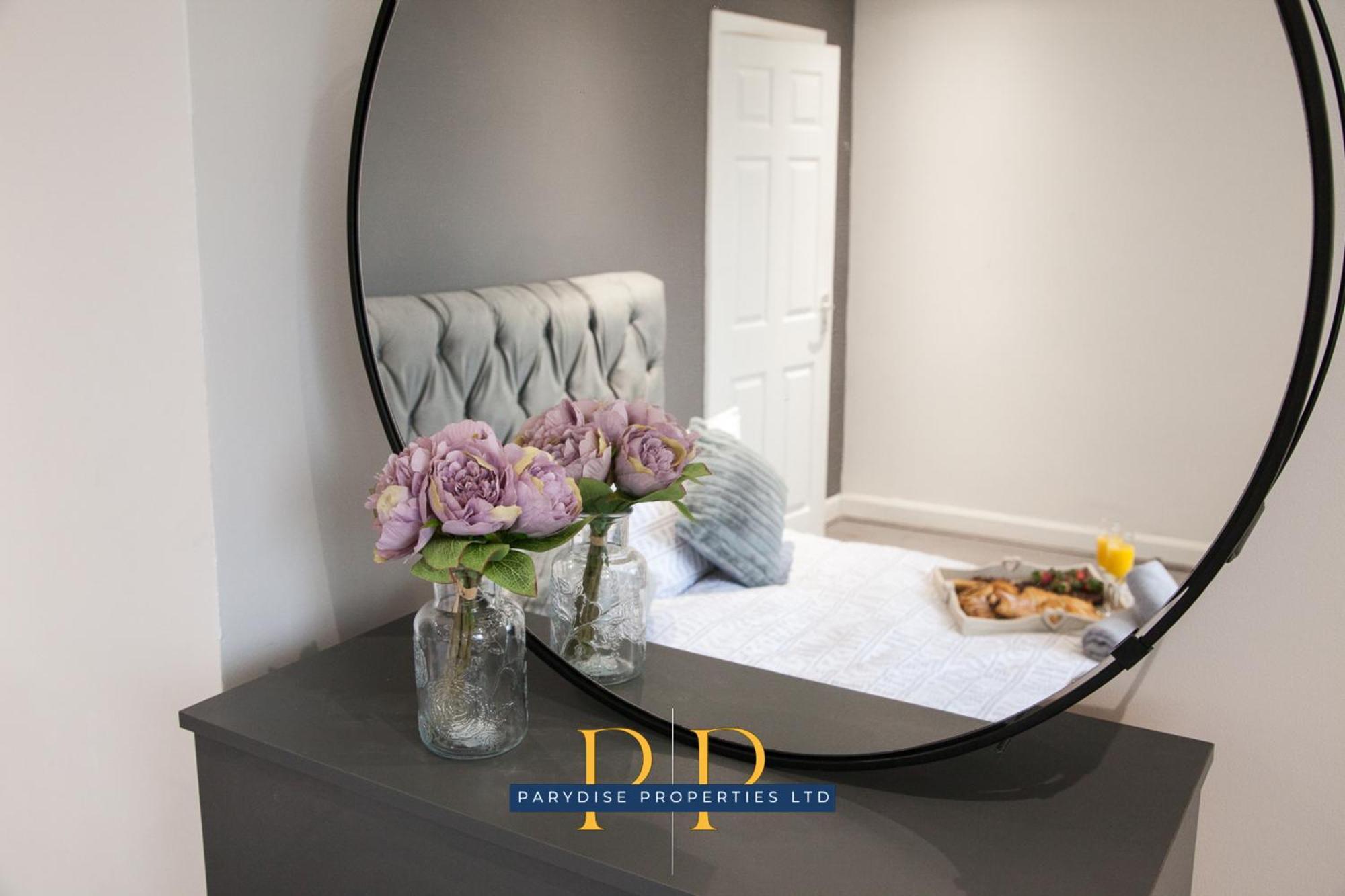 The Knutton House - Spacious Comfort By Parydise - Leisure & Business - Sleeps 7 *