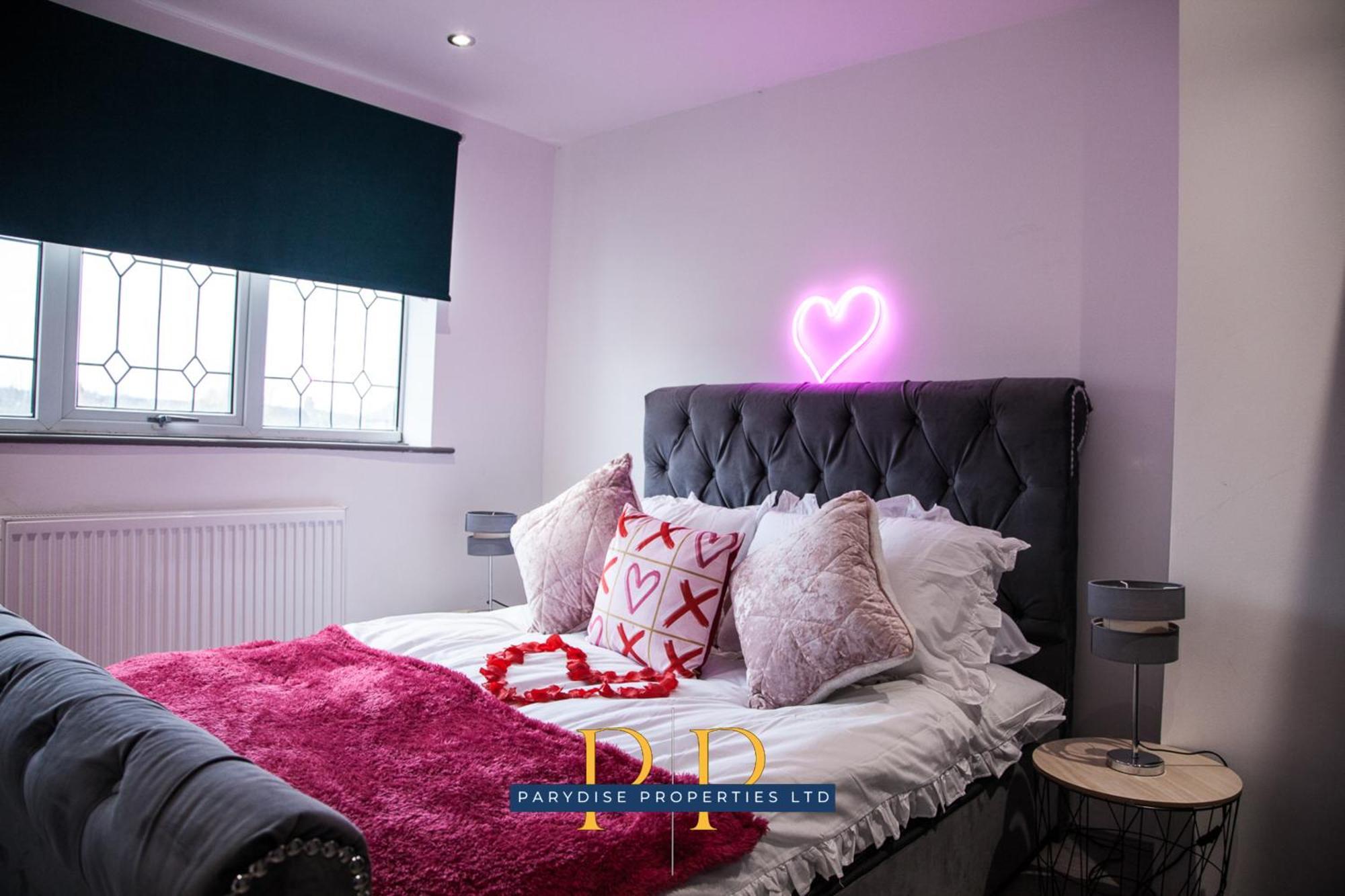 The Knutton House - Spacious Comfort By Parydise - Leisure & Business - Sleeps 7 * Newcastle-under-Lyme