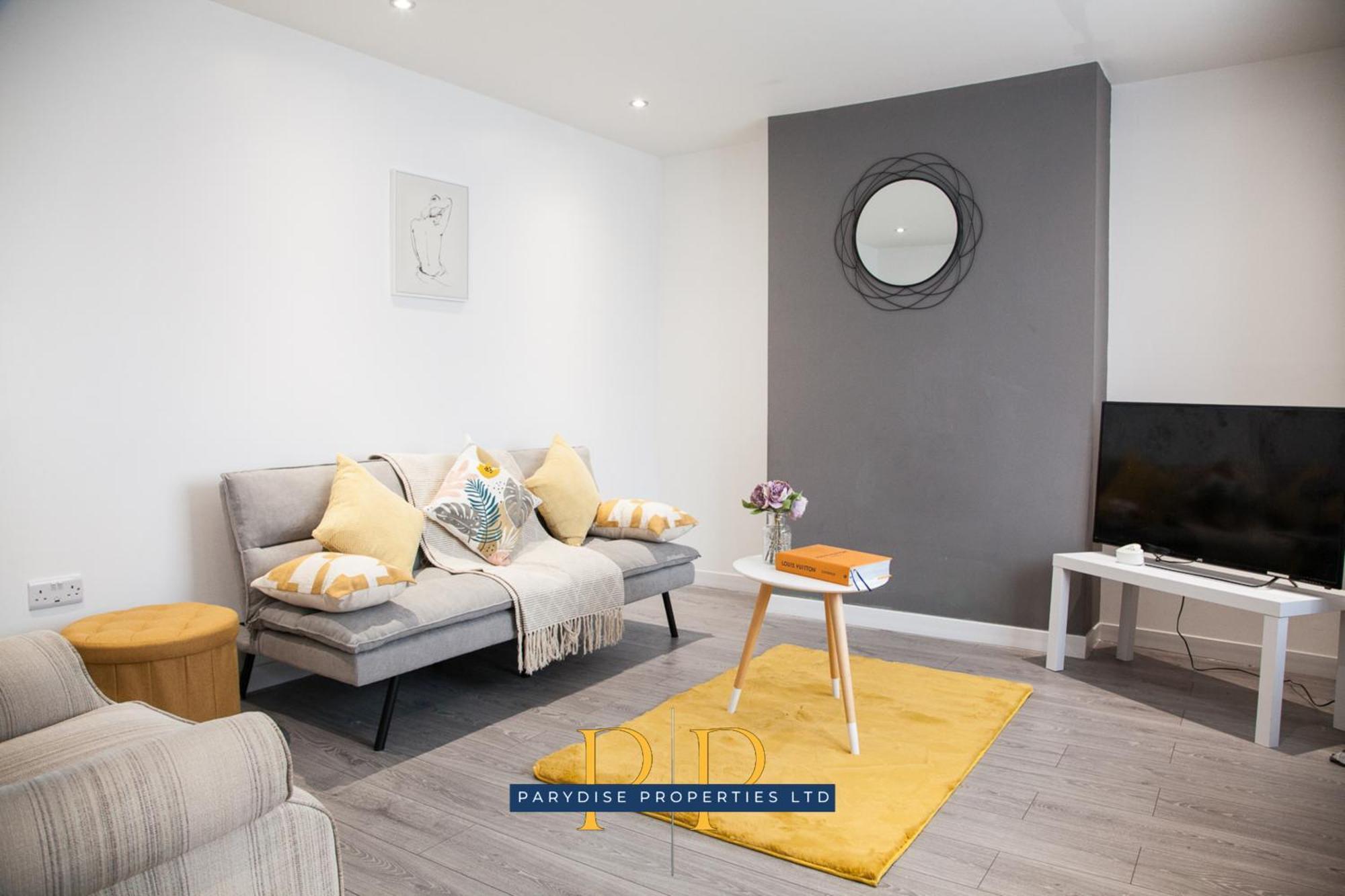 The Knutton House - Spacious Comfort By Parydise - Leisure & Business - Sleeps 7 Apartment