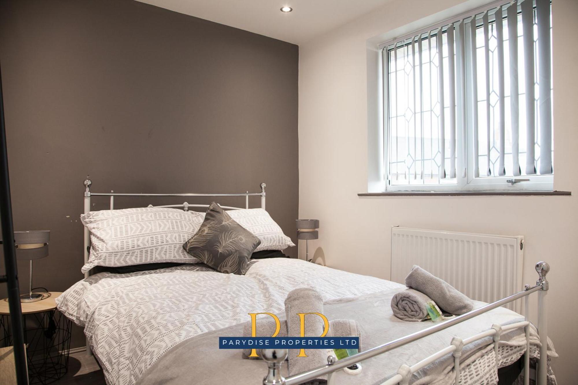 Apartment The Knutton House - Spacious Comfort By Parydise - Leisure & Business - Sleeps 7 Newcastle-under-Lyme