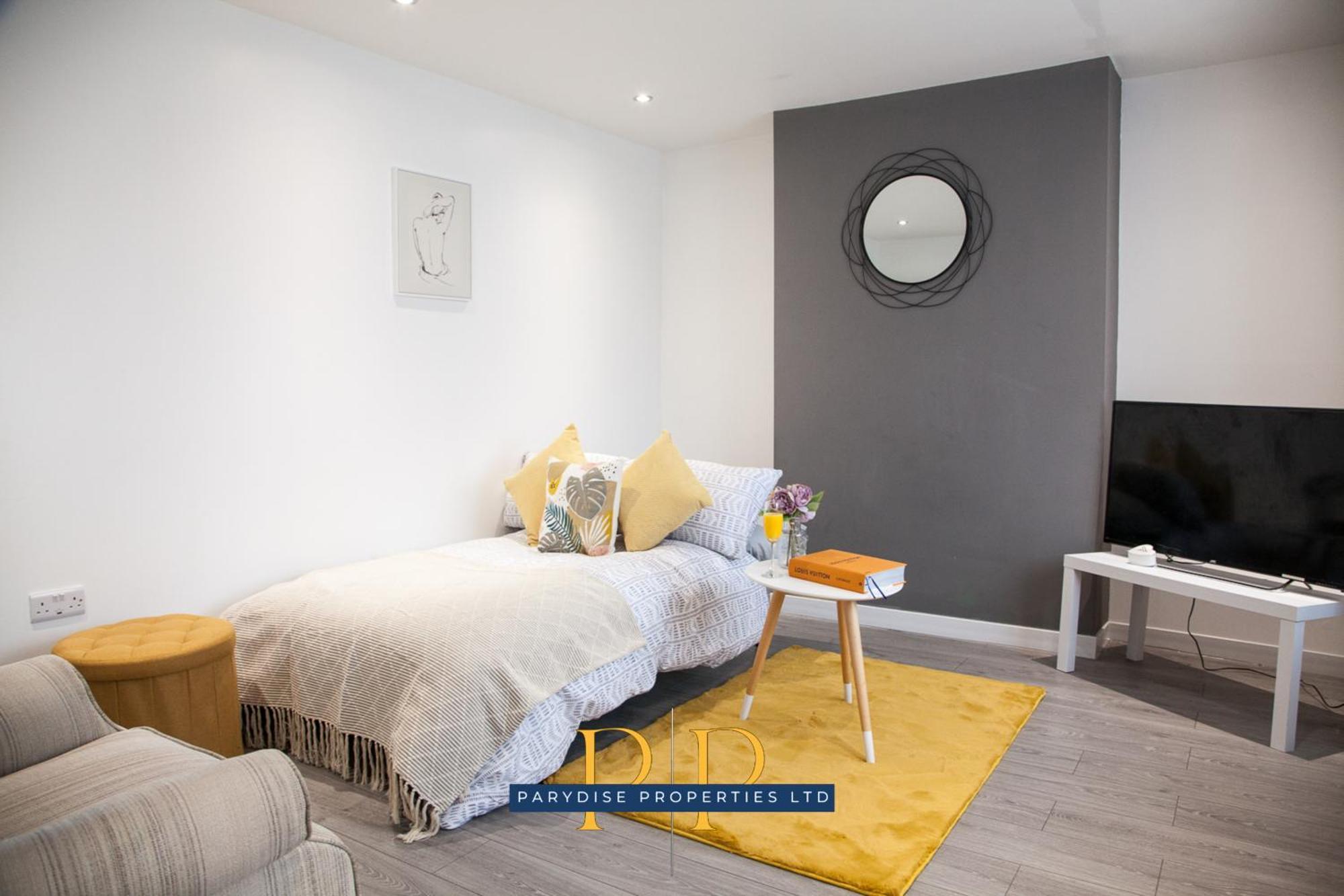Apartment The Knutton House - Spacious Comfort By Parydise - Leisure & Business - Sleeps 7 Newcastle-under-Lyme