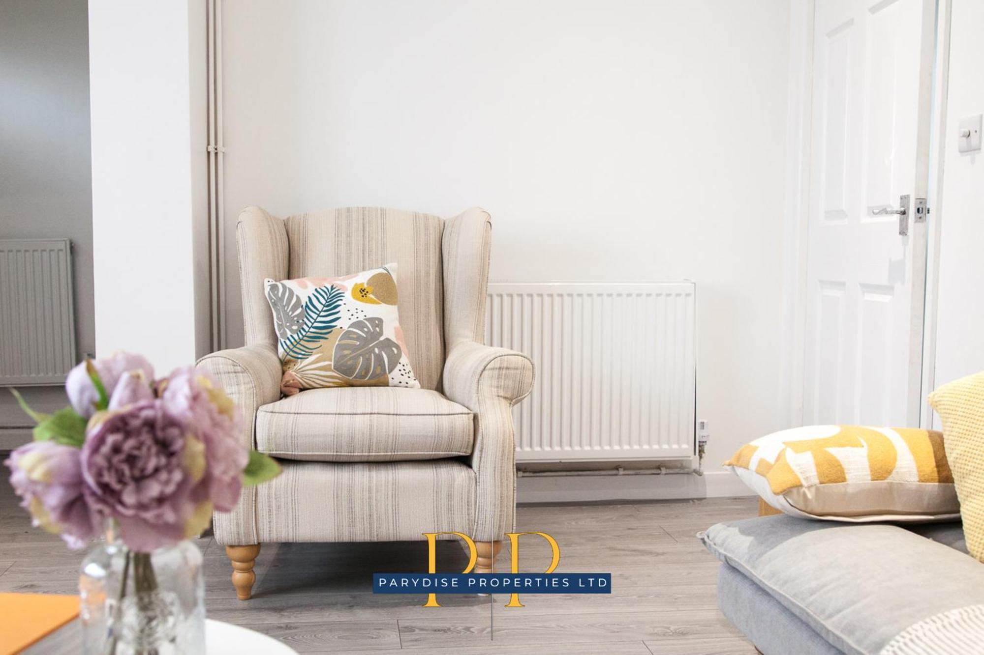 Apartment The Knutton House - Spacious Comfort By Parydise - Leisure & Business - Sleeps 7 *